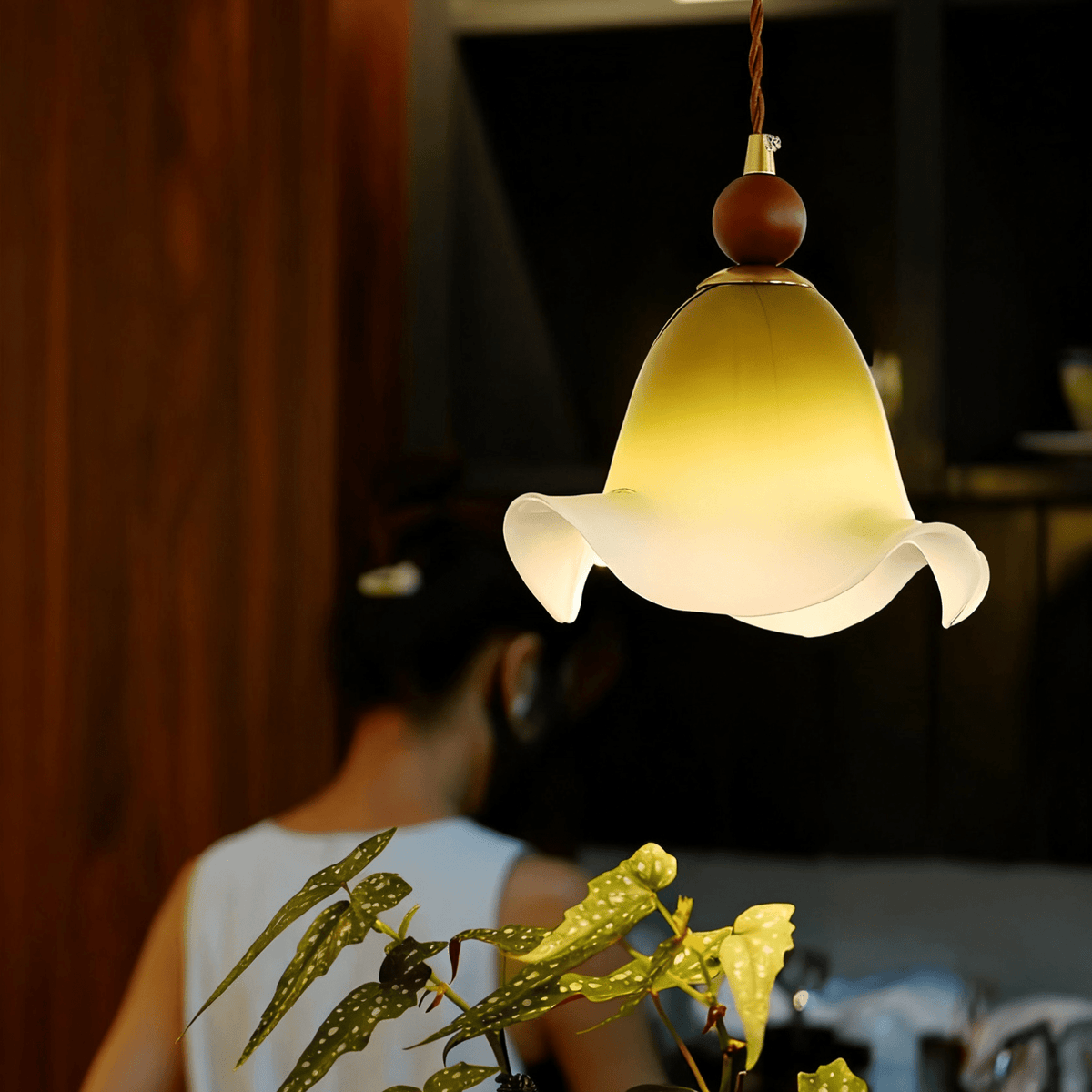 Gradient Petal Pendant Light – Art Glass & Walnut Wood Hanging Lamp for Dining, Living, Bedroom
