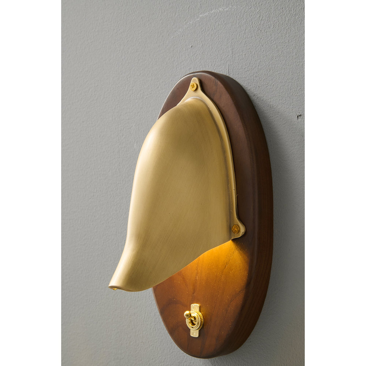 grant-wall-lamp