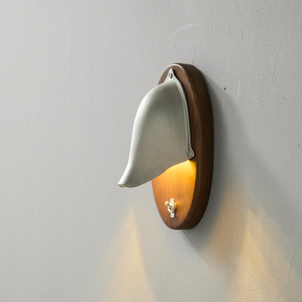 grant-wall-lamp