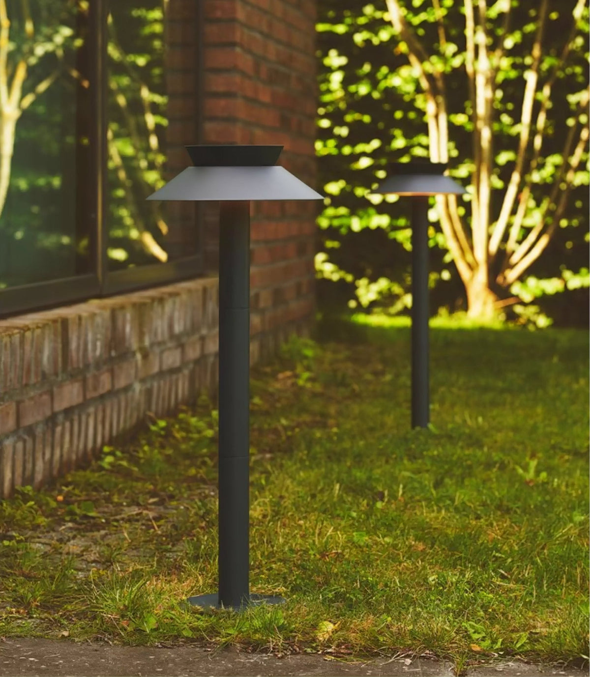 Halo Stem Outdoor Path Light – Modern LED Bollard for Walkways & Gardens