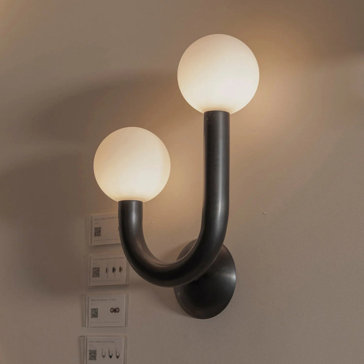 happy-glass-wall-lamp