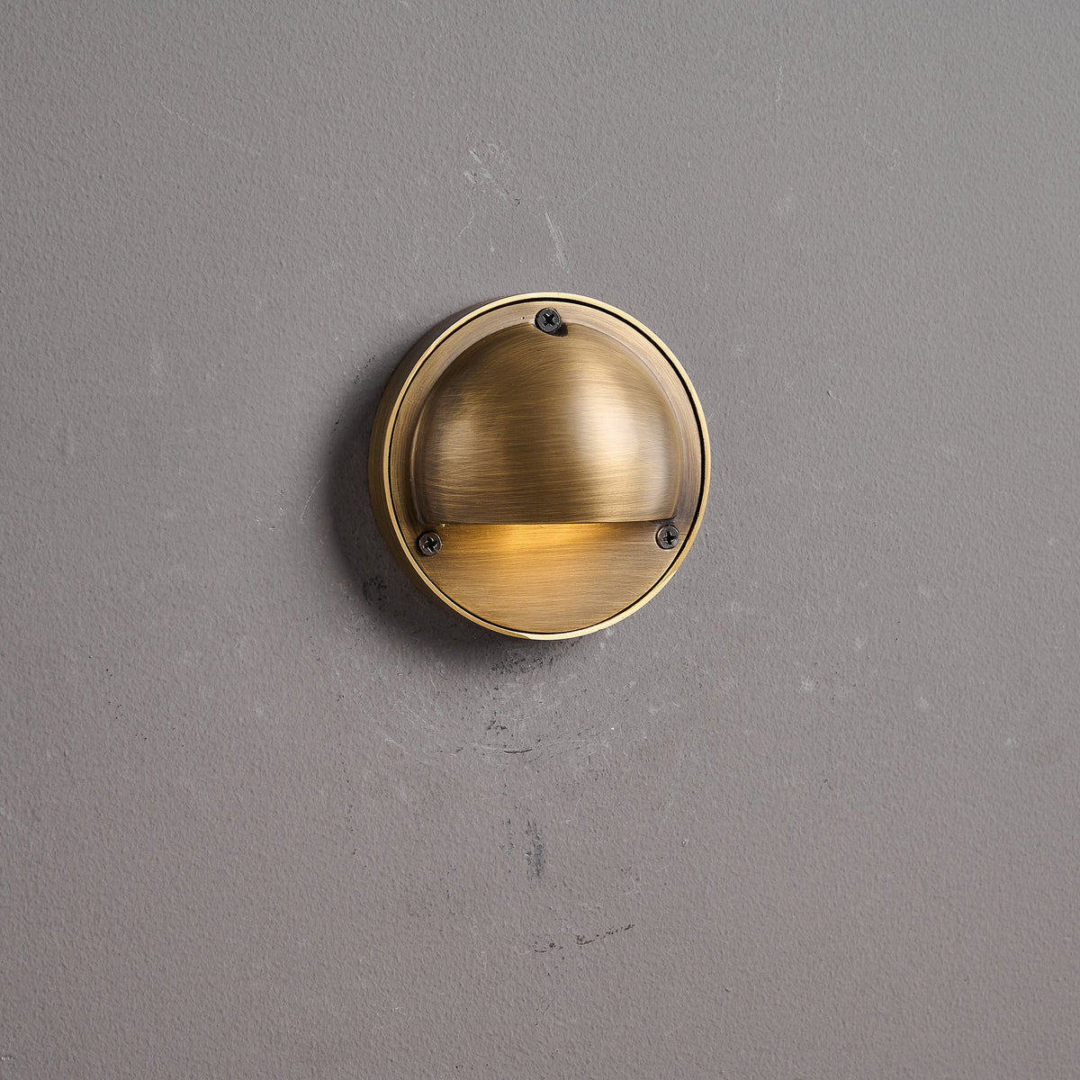 hardy-wall-lamp