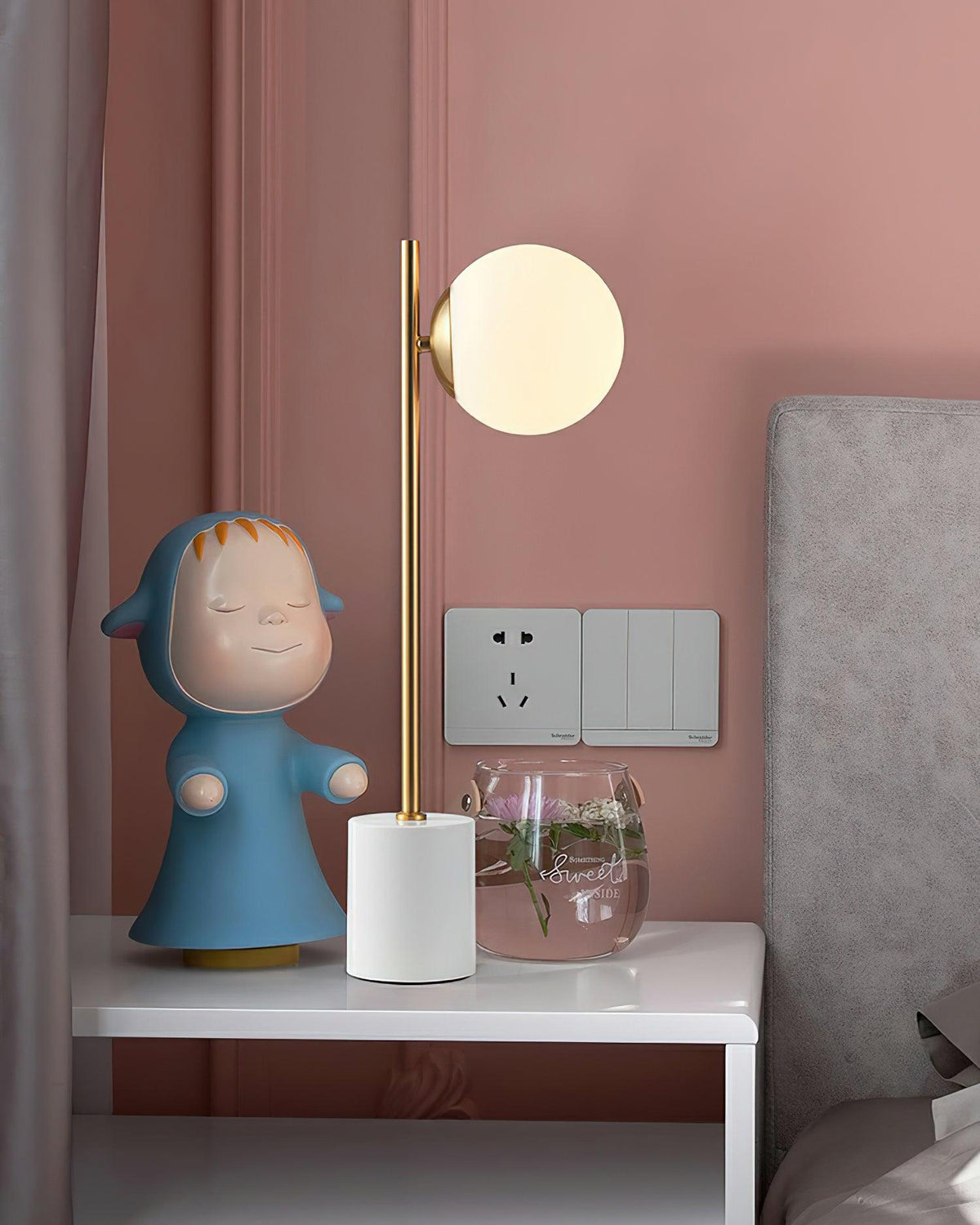 harper-globe-table-lamp