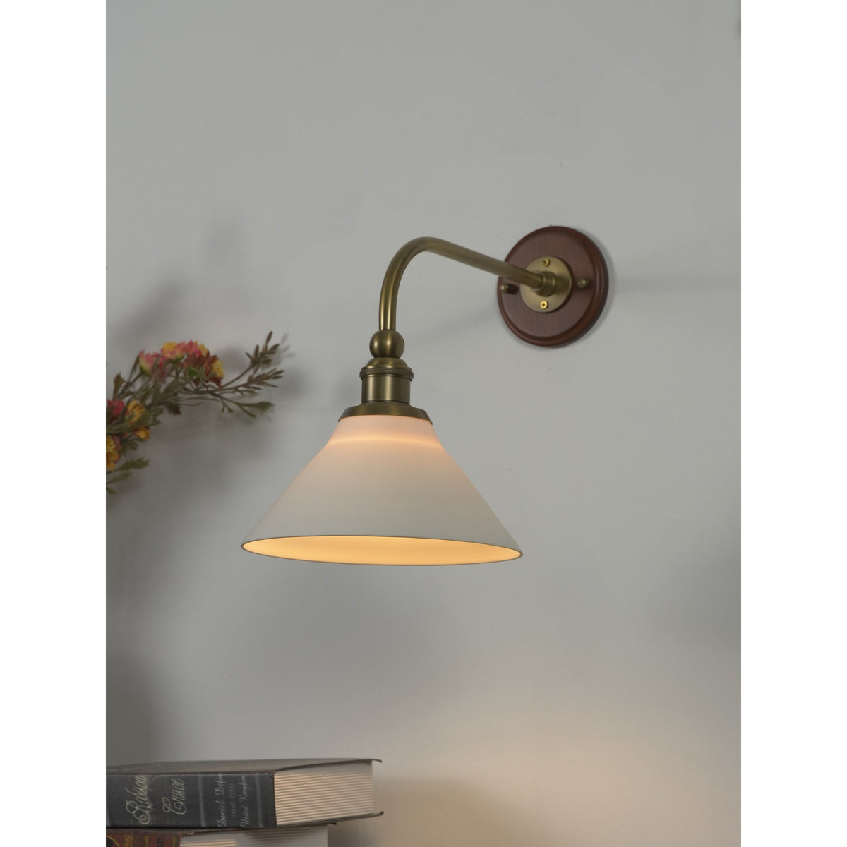 heirloom-wall-lamp