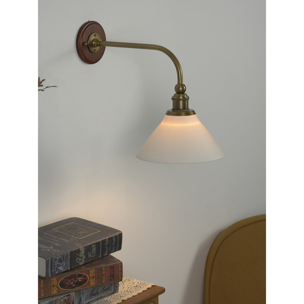 heirloom-wall-lamp