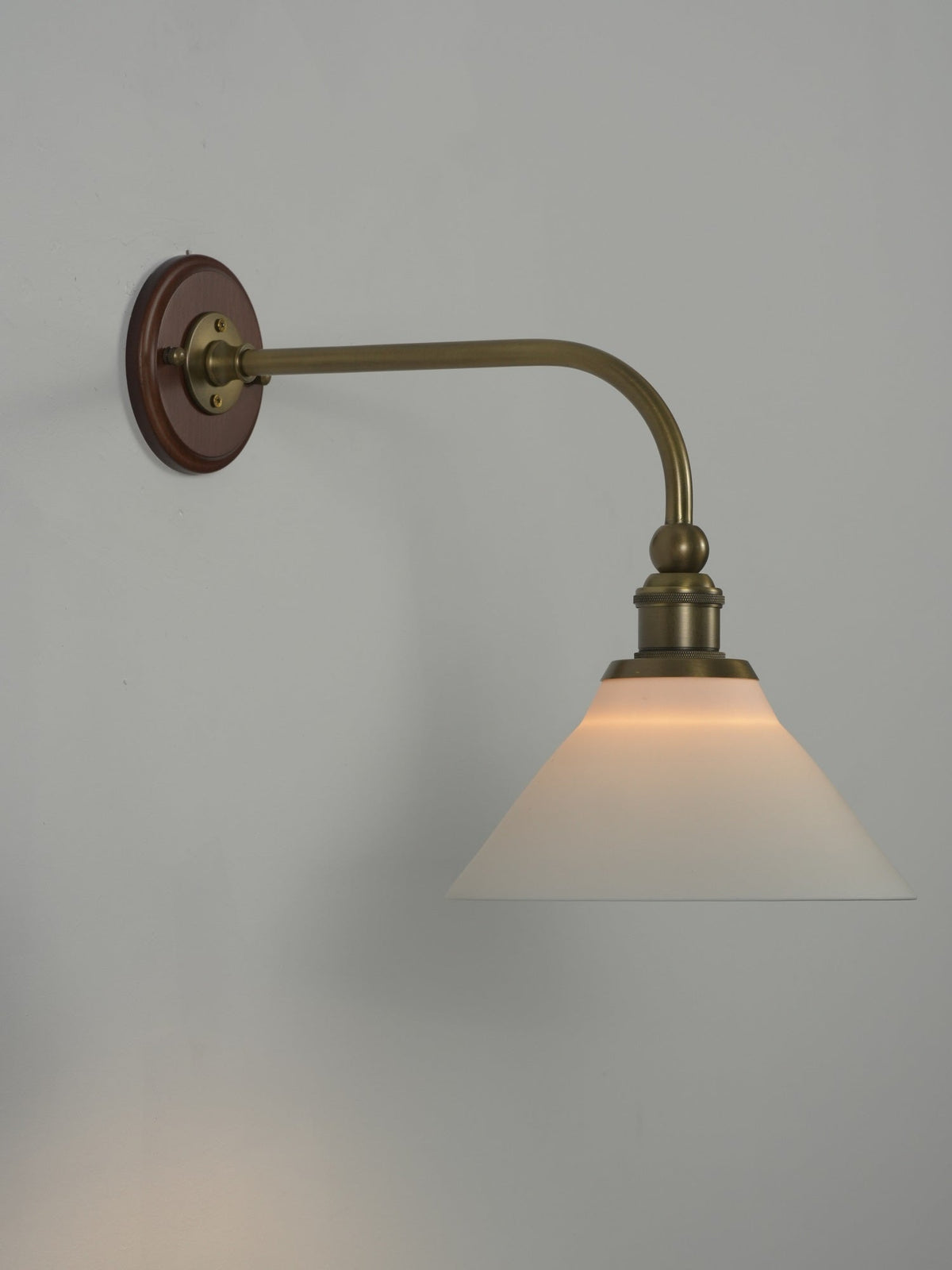 heirloom-wall-lamp
