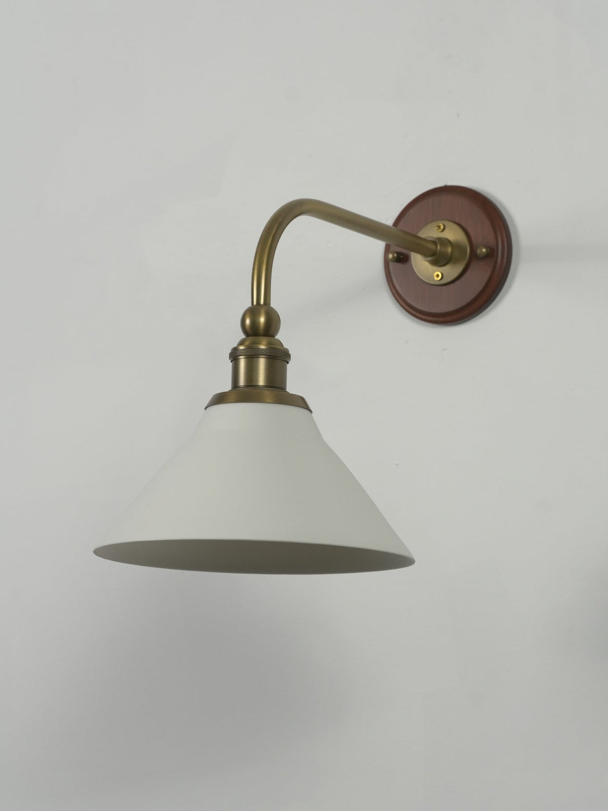 heirloom-wall-lamp