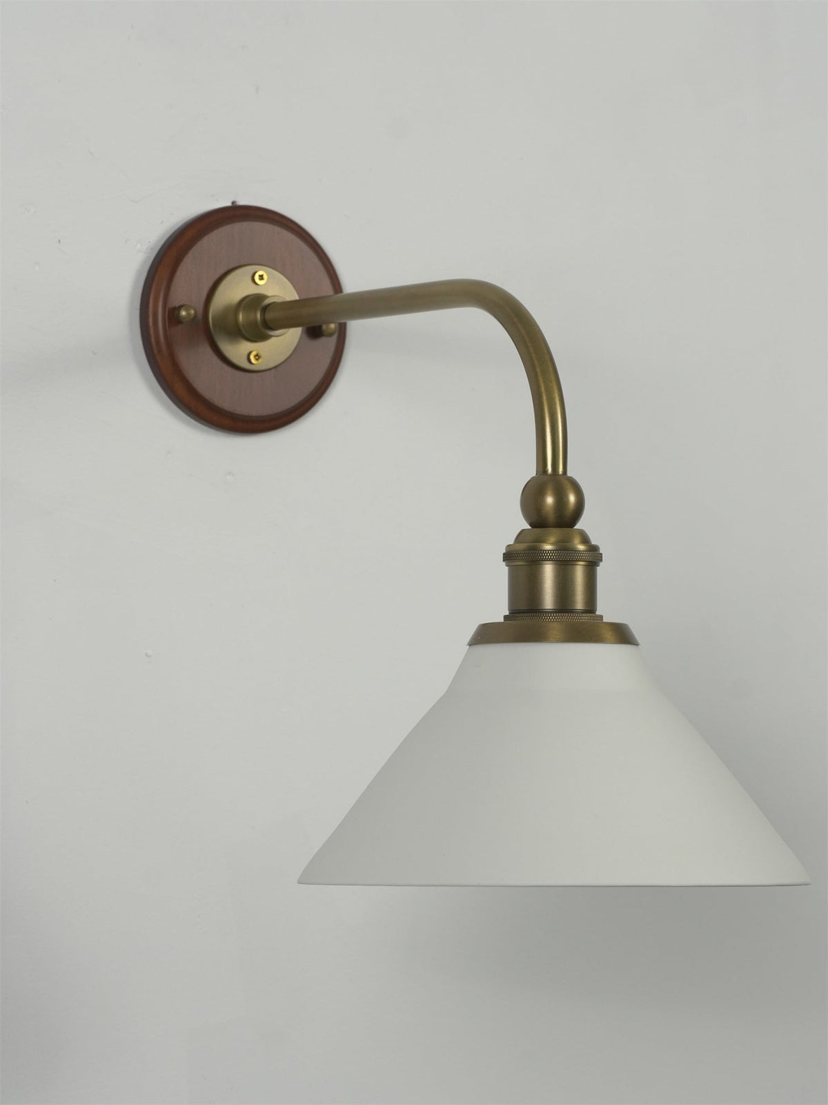 heirloom-wall-lamp