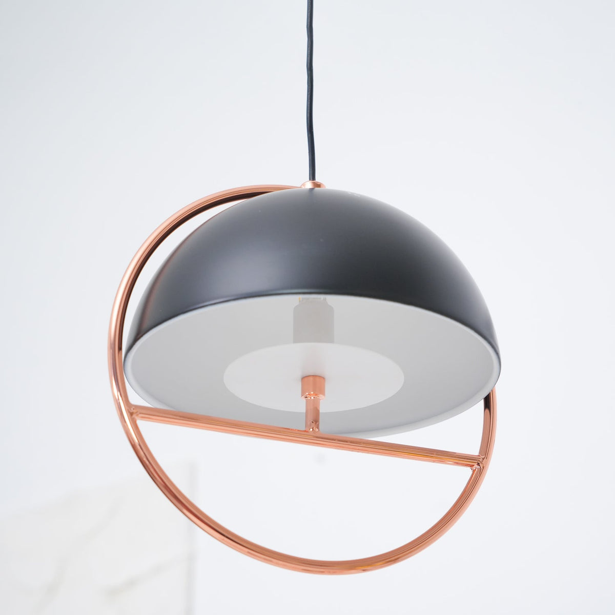 Huan Pendant Light – Modern Minimalist Metal Ceiling Lamp for Living and Dining Rooms