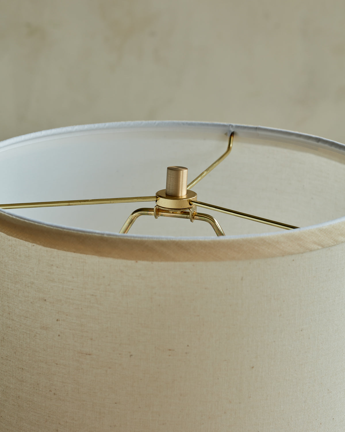 hugo-barbell-table-lamp