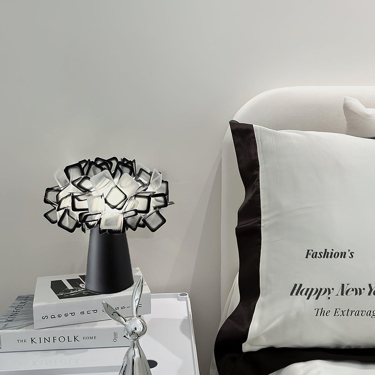 illis-flower-table-lamp