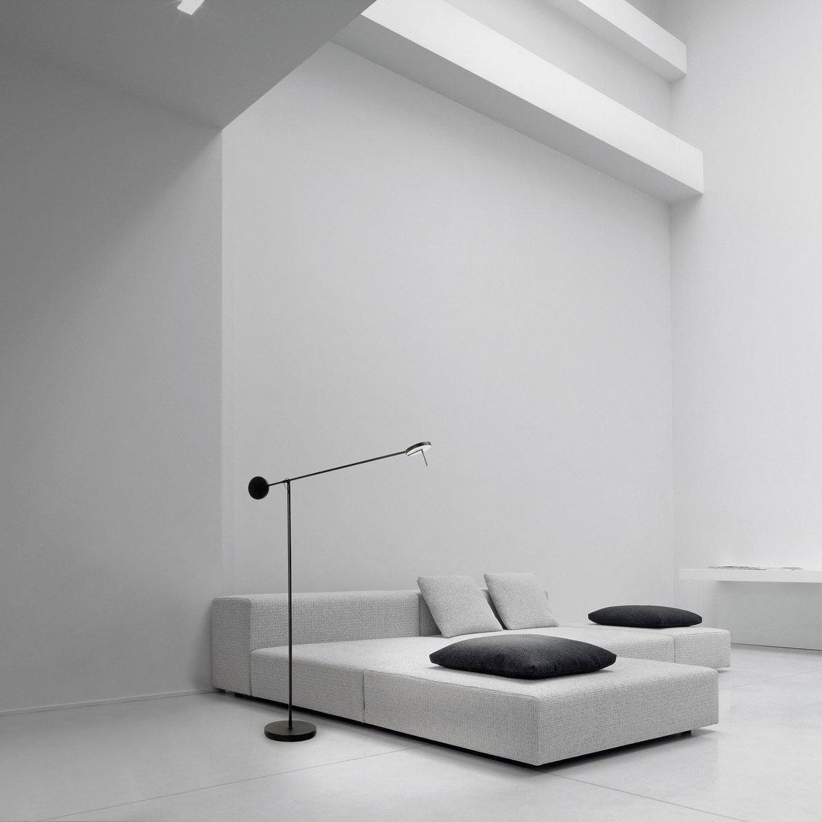 invisible-led-c4-floor-lamp