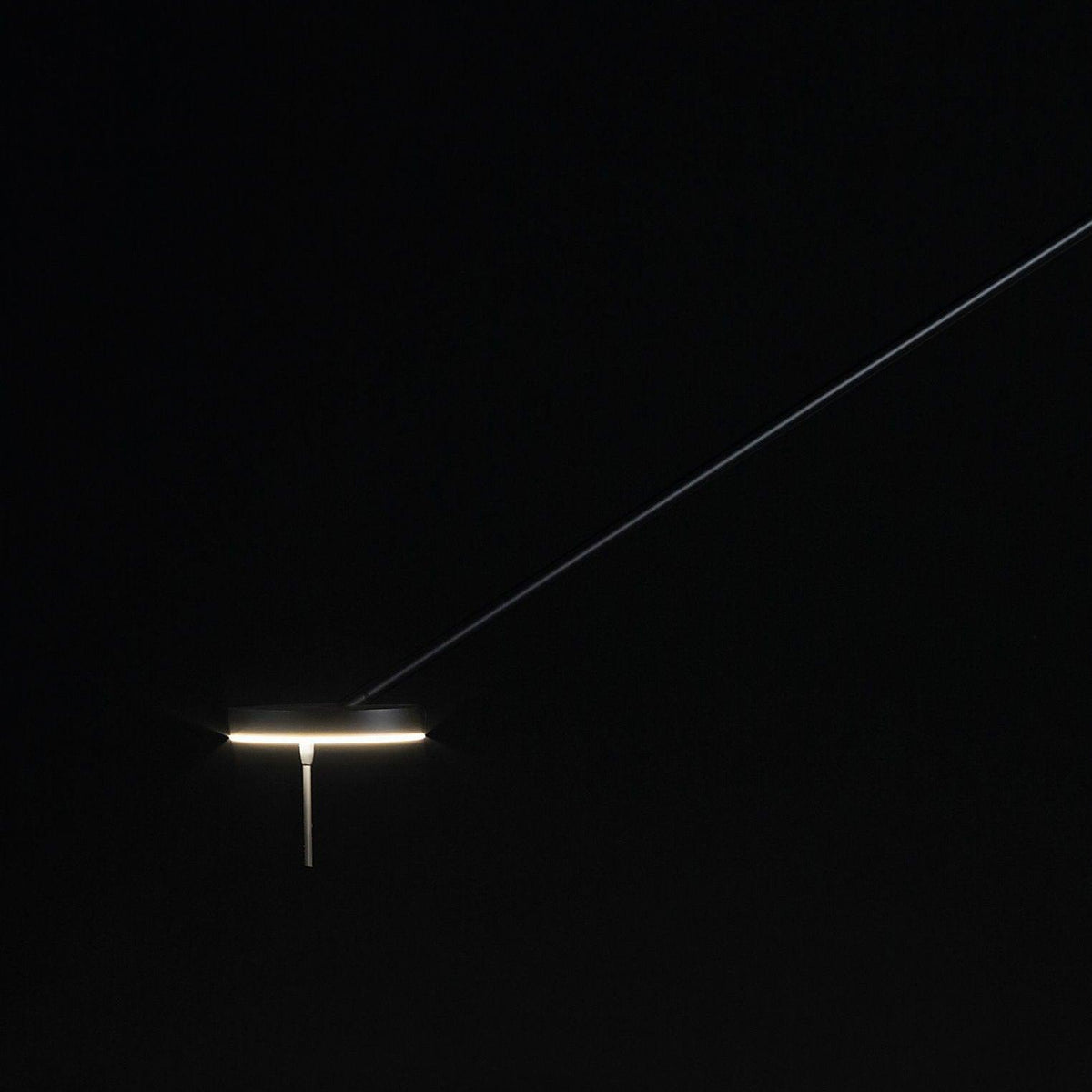 invisible-led-c4-floor-lamp