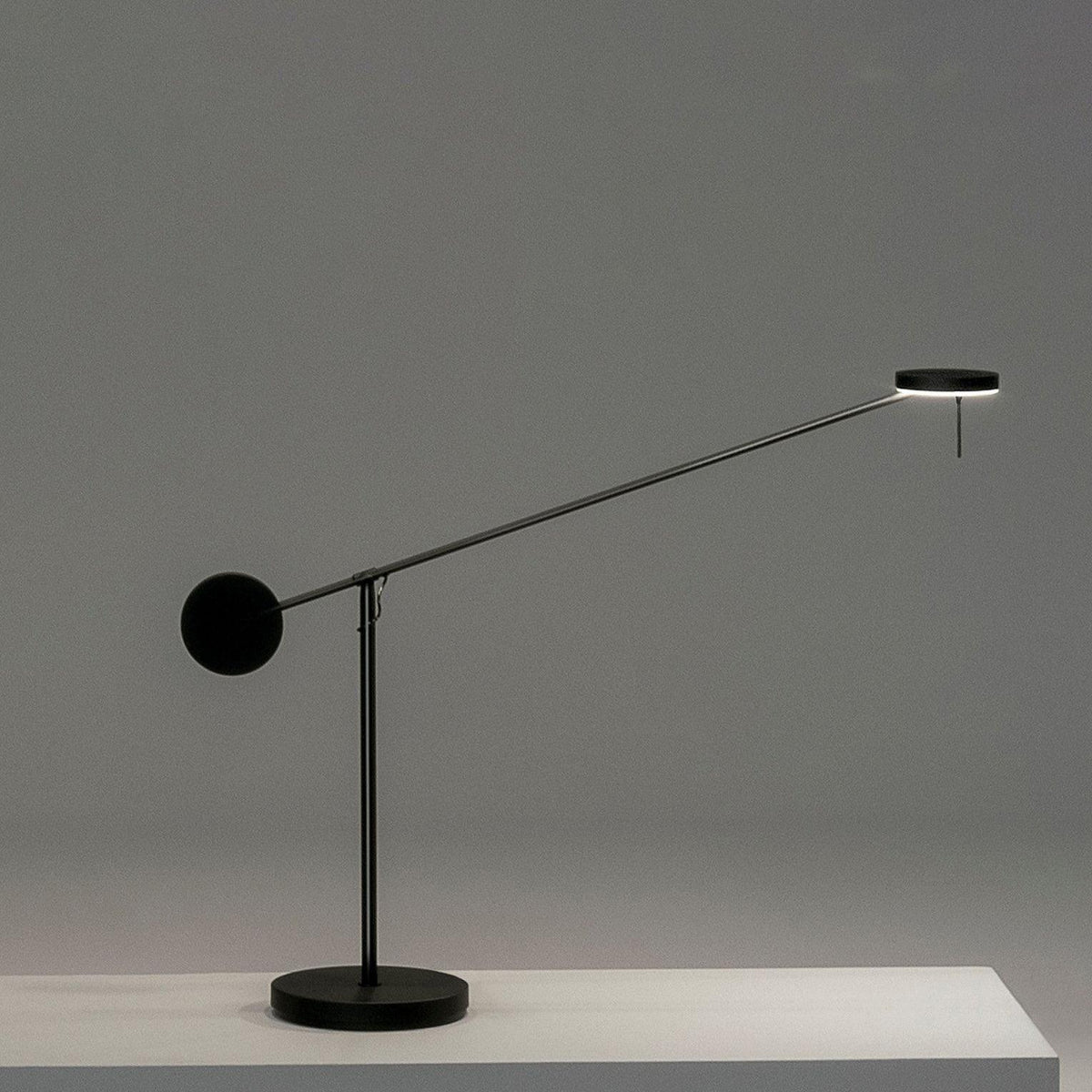 invisible-led-c4-table-lamp