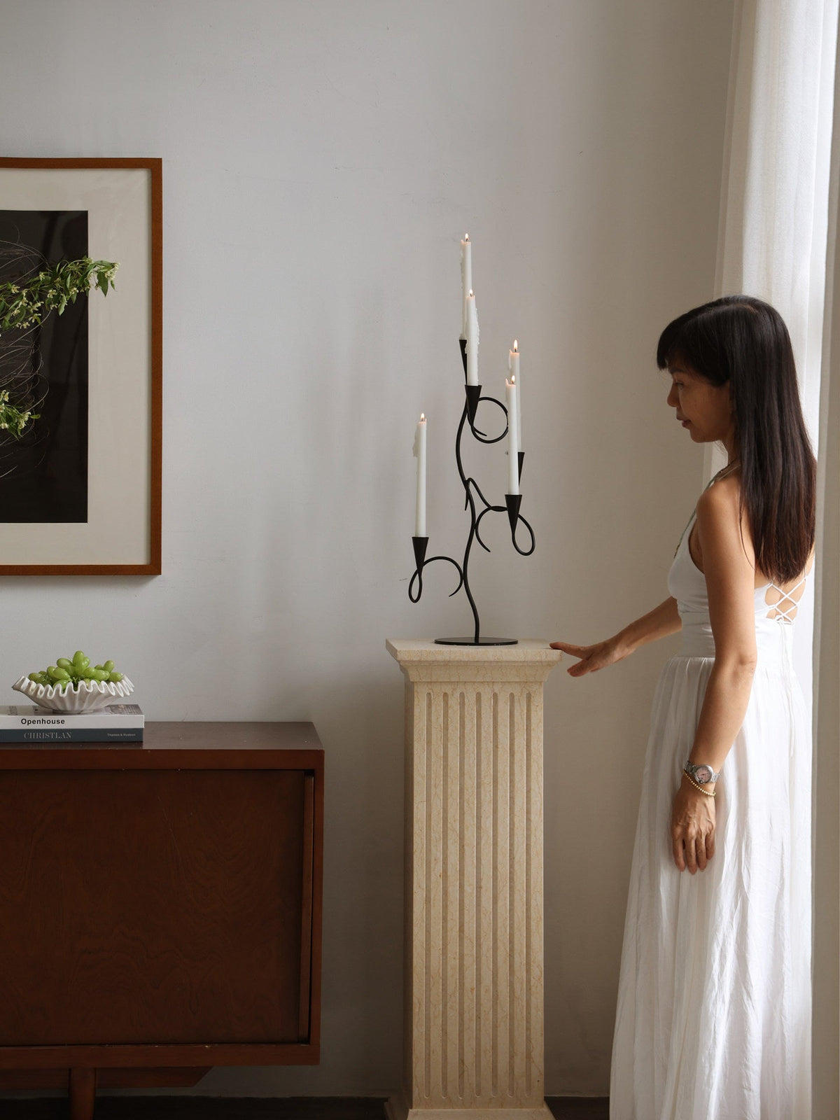Iron Vine Sculptural Candle Holder – Modern Black Metal Centerpiece