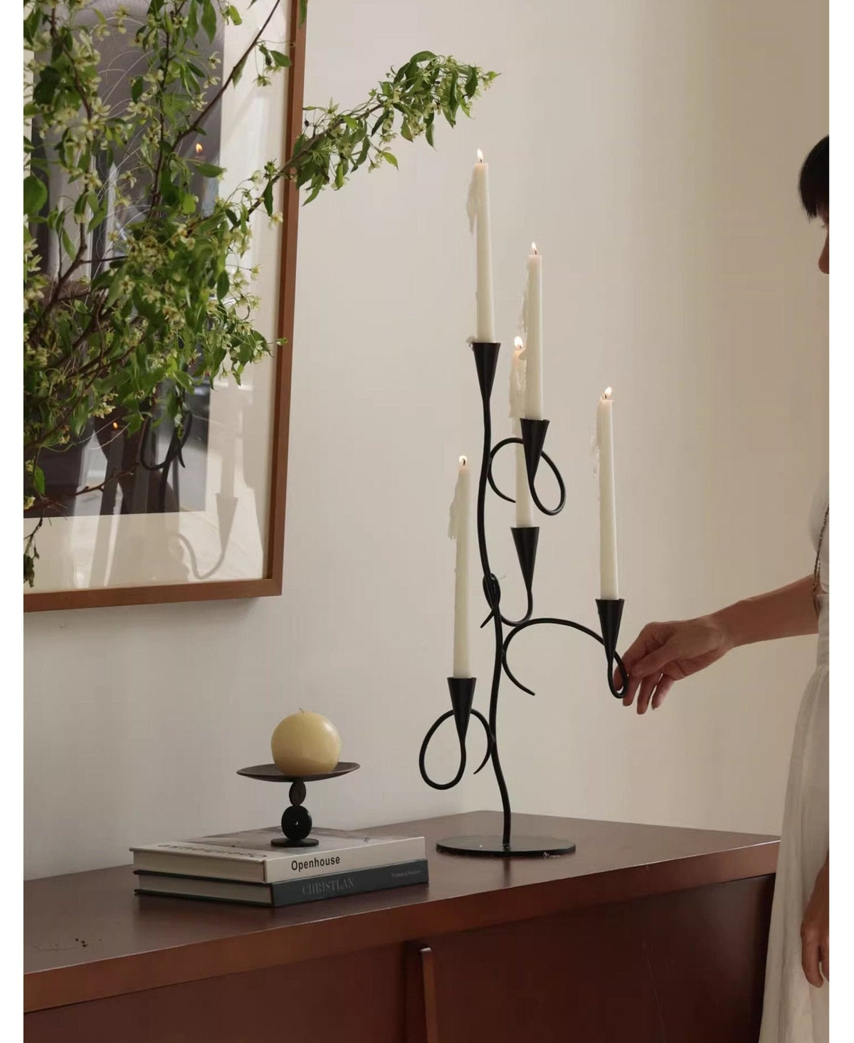 Iron Vine Sculptural Candle Holder – Modern Black Metal Centerpiece