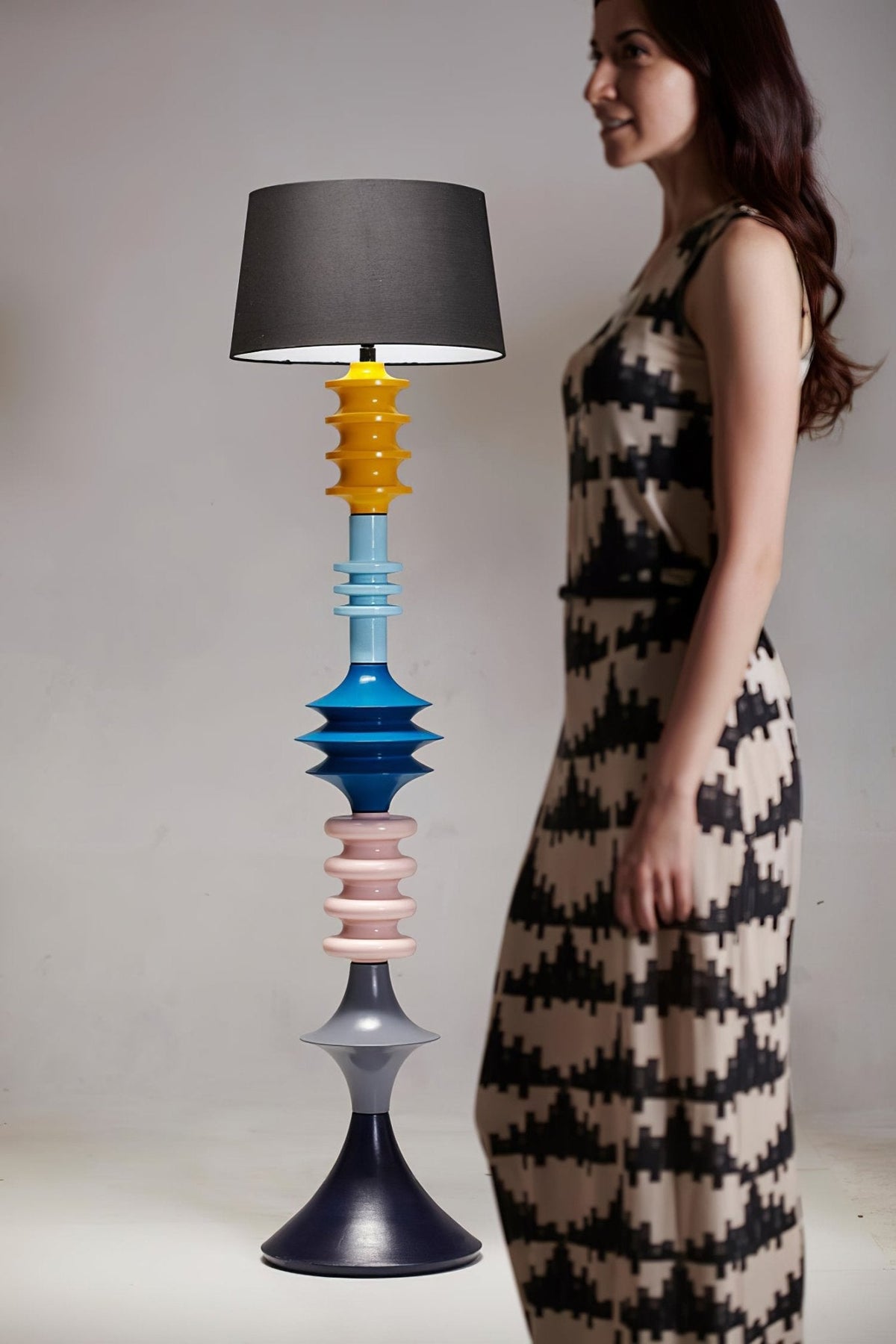 Jarvis Adjustable Floor Lamp – Modern Sculptural Lighting for Living Spaces