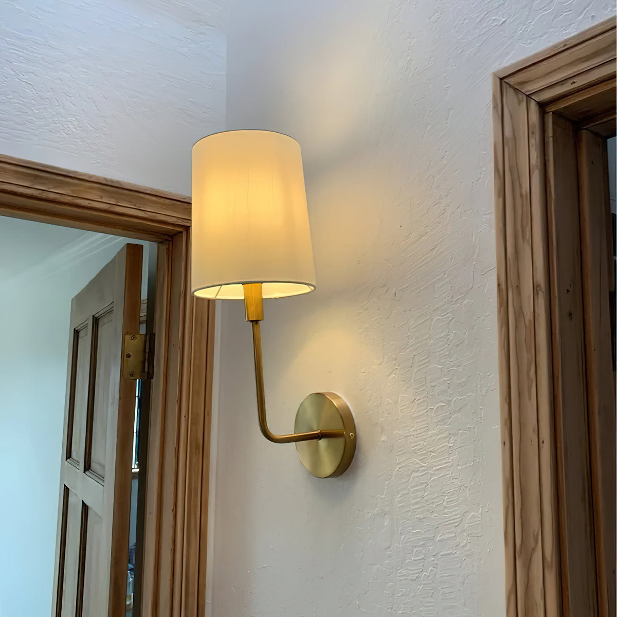 jaxson-wall-lamp