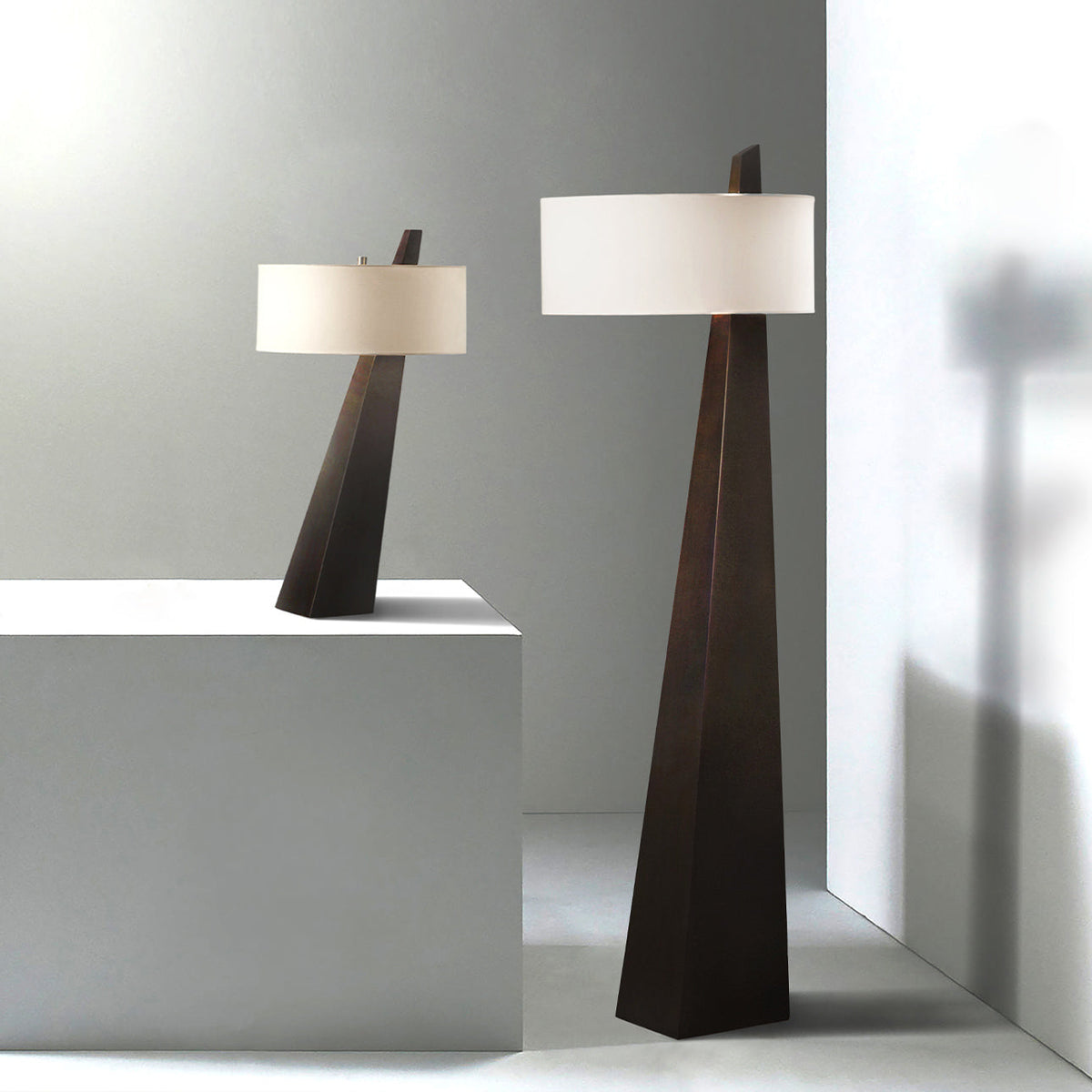 jett-obelisk-table-lamp
