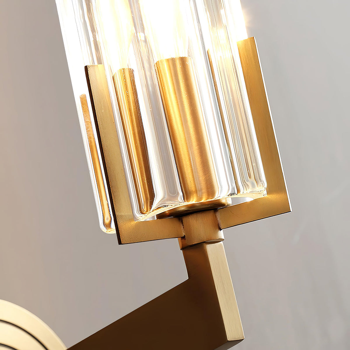 kayla-brass-wall-lamp