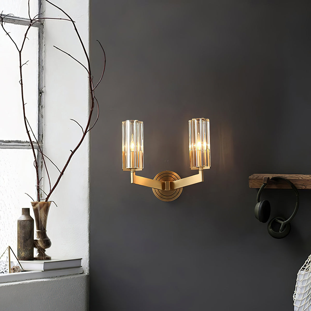 kayla-brass-wall-lamp