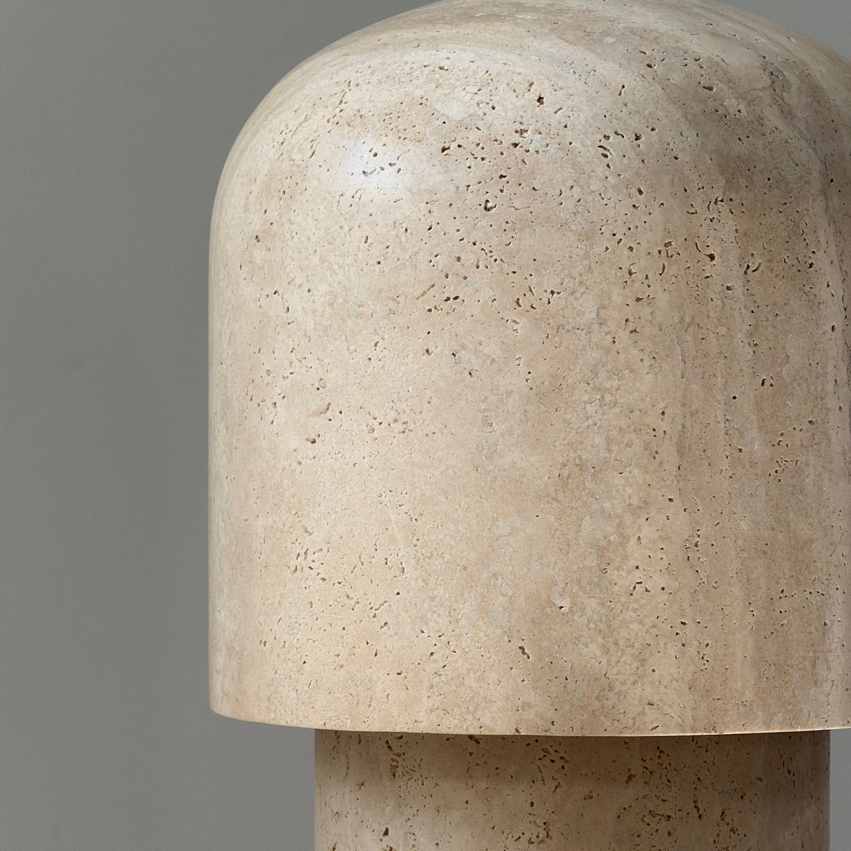 kennett-travertine-table-lamp