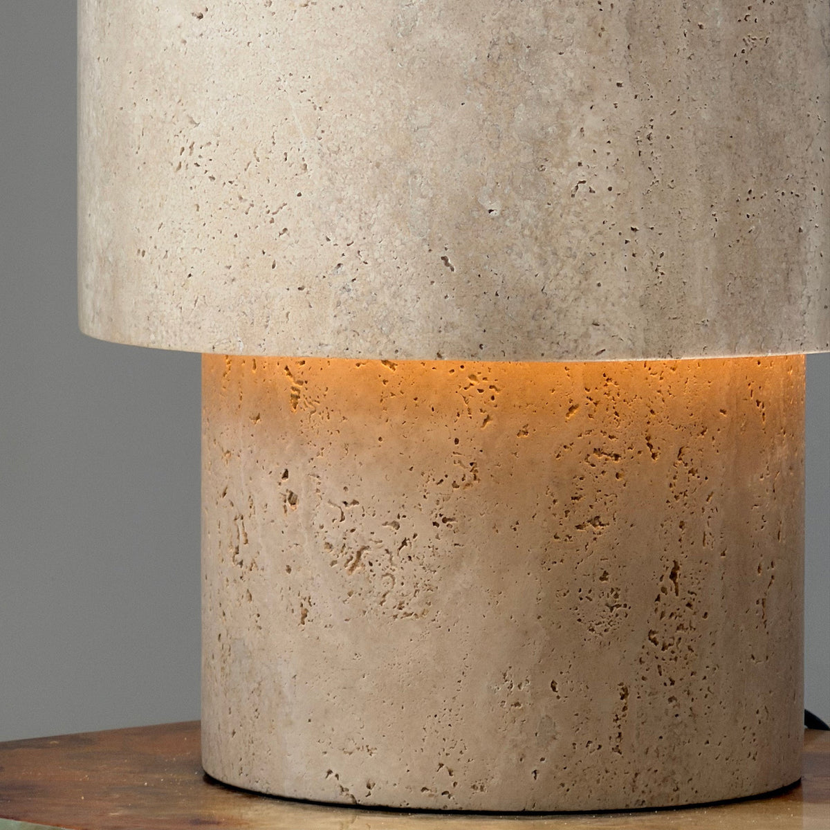 kennett-travertine-table-lamp