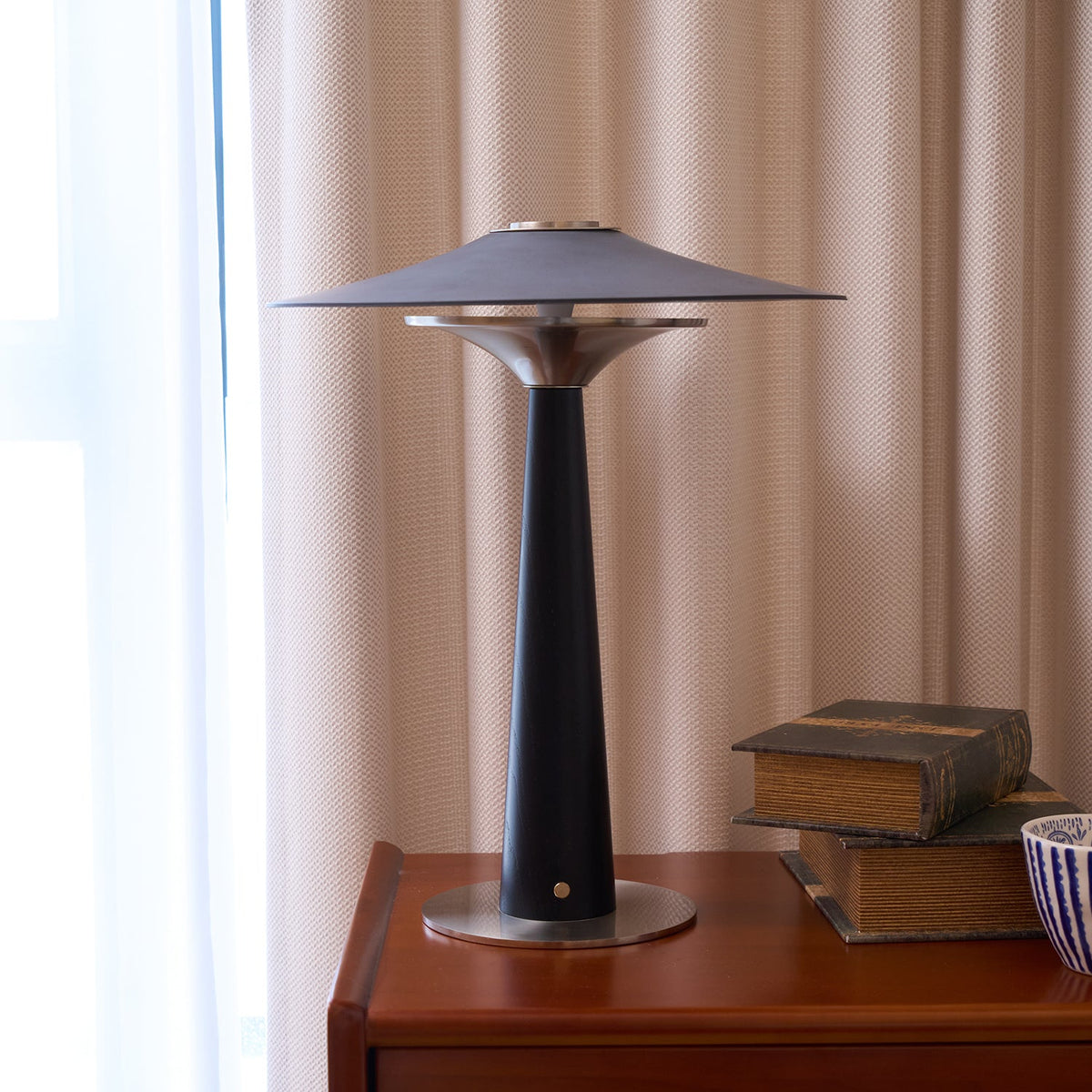 Kizu Peak Table Lamp – Sculptural LED Table Light for Modern Interiors