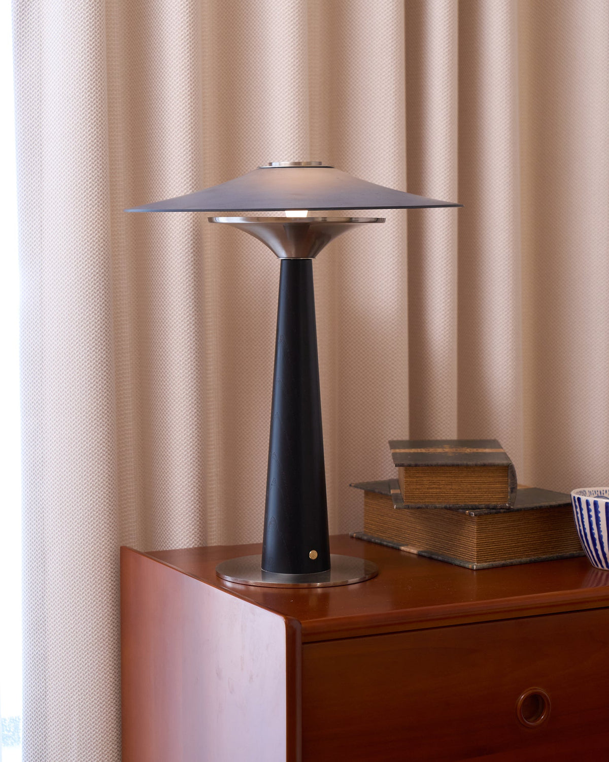 Kizu Peak Table Lamp – Sculptural LED Table Light for Modern Interiors