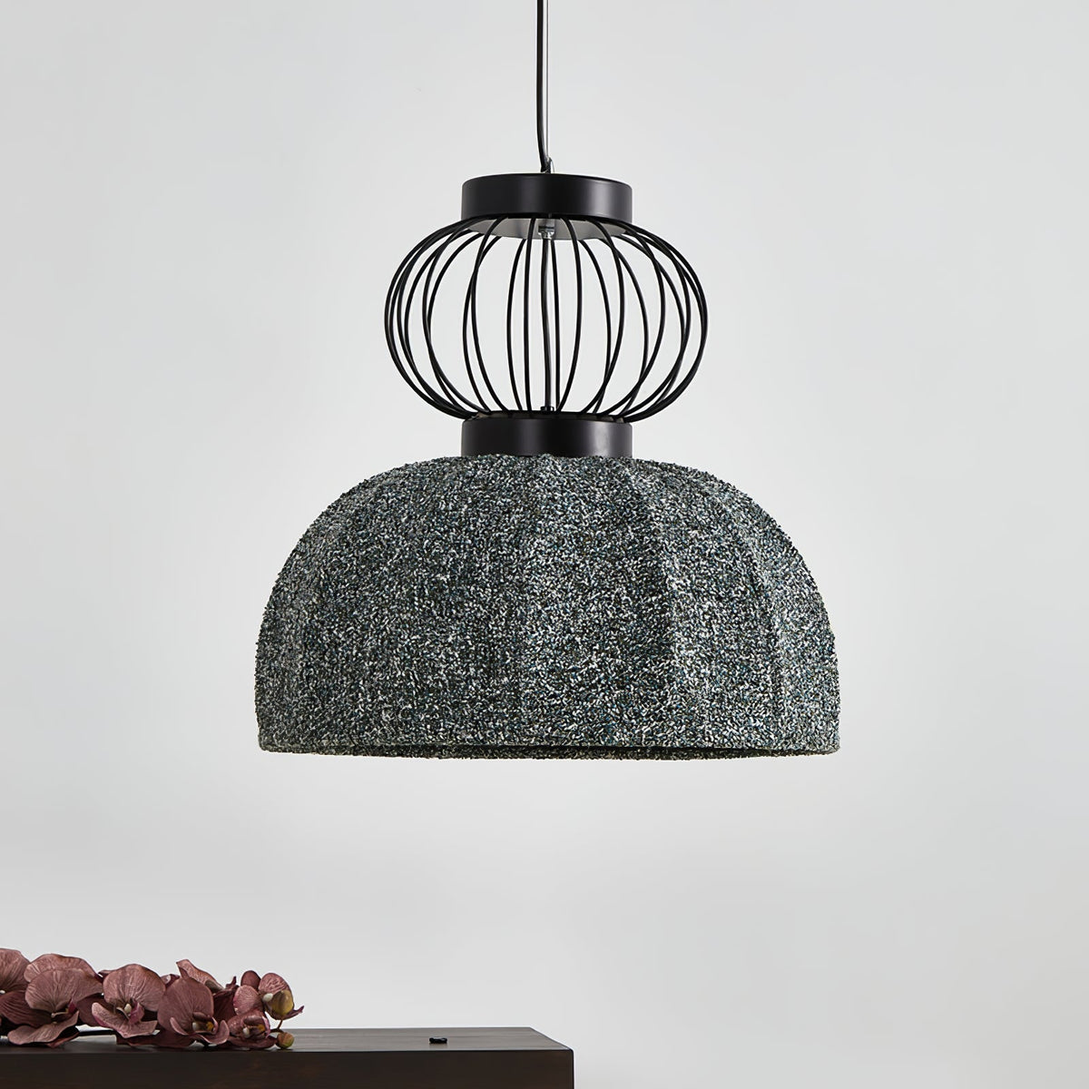 Korvo Pendant Light – Sculptural Black Metal & Fabric Dome Lamp