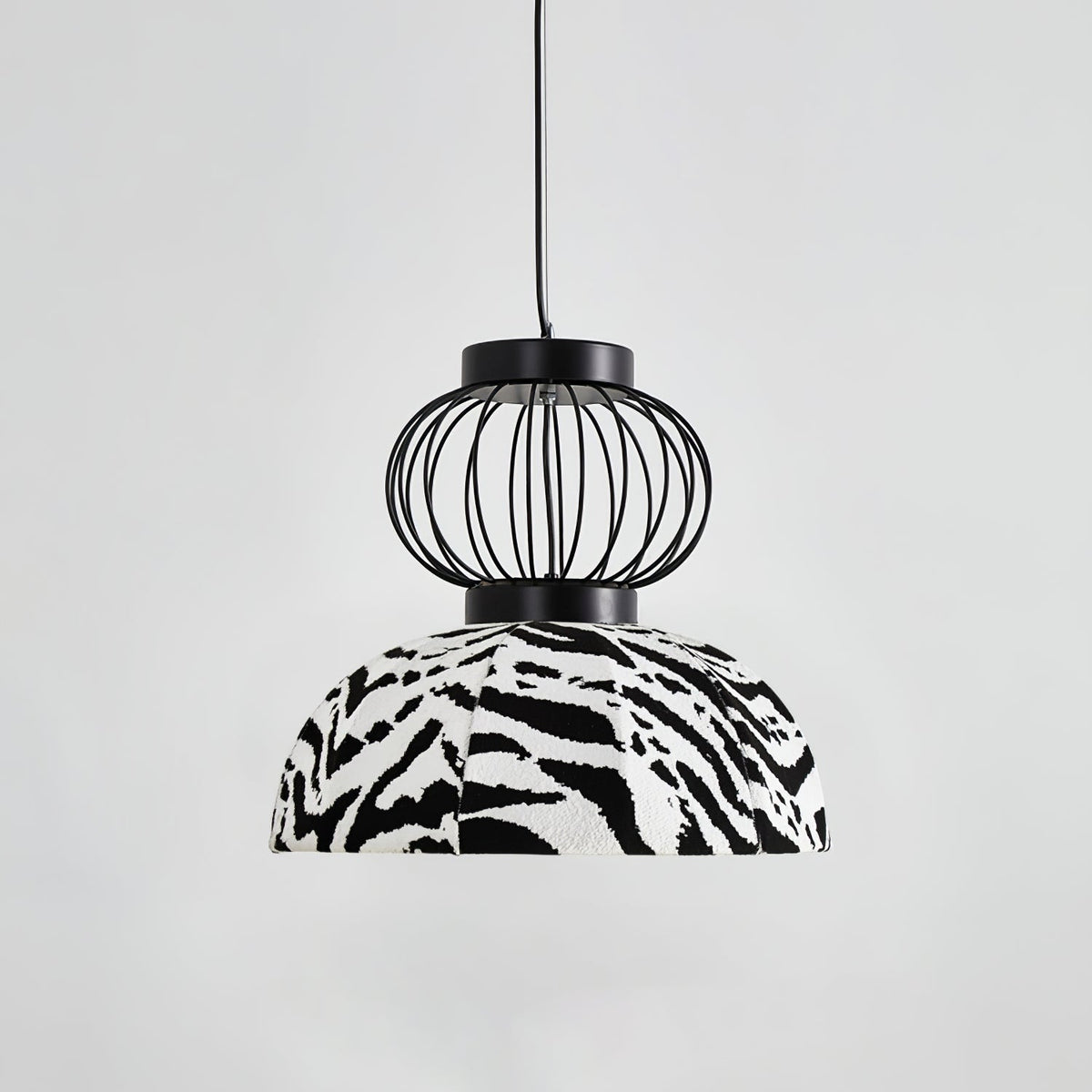 Korvo Pendant Light – Sculptural Black Metal & Fabric Dome Lamp