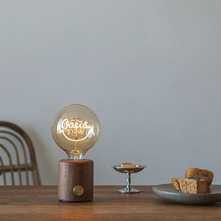 kuitt-smiley-table-lamp