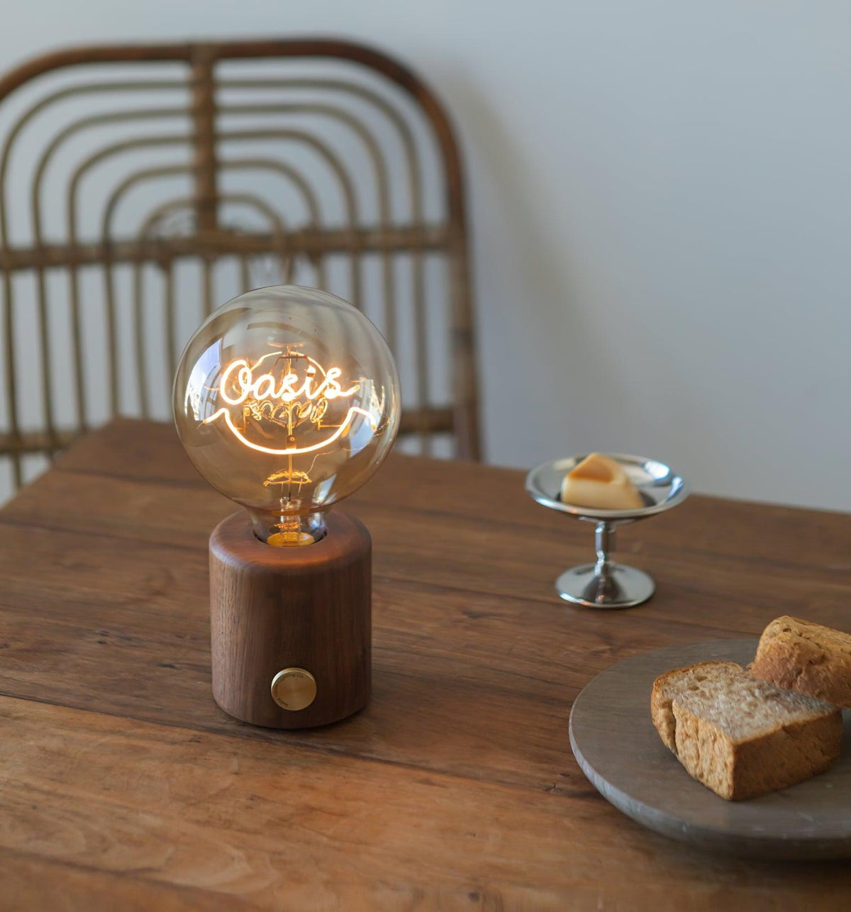 Kuitt Smiley Built In Battery Table Lamp