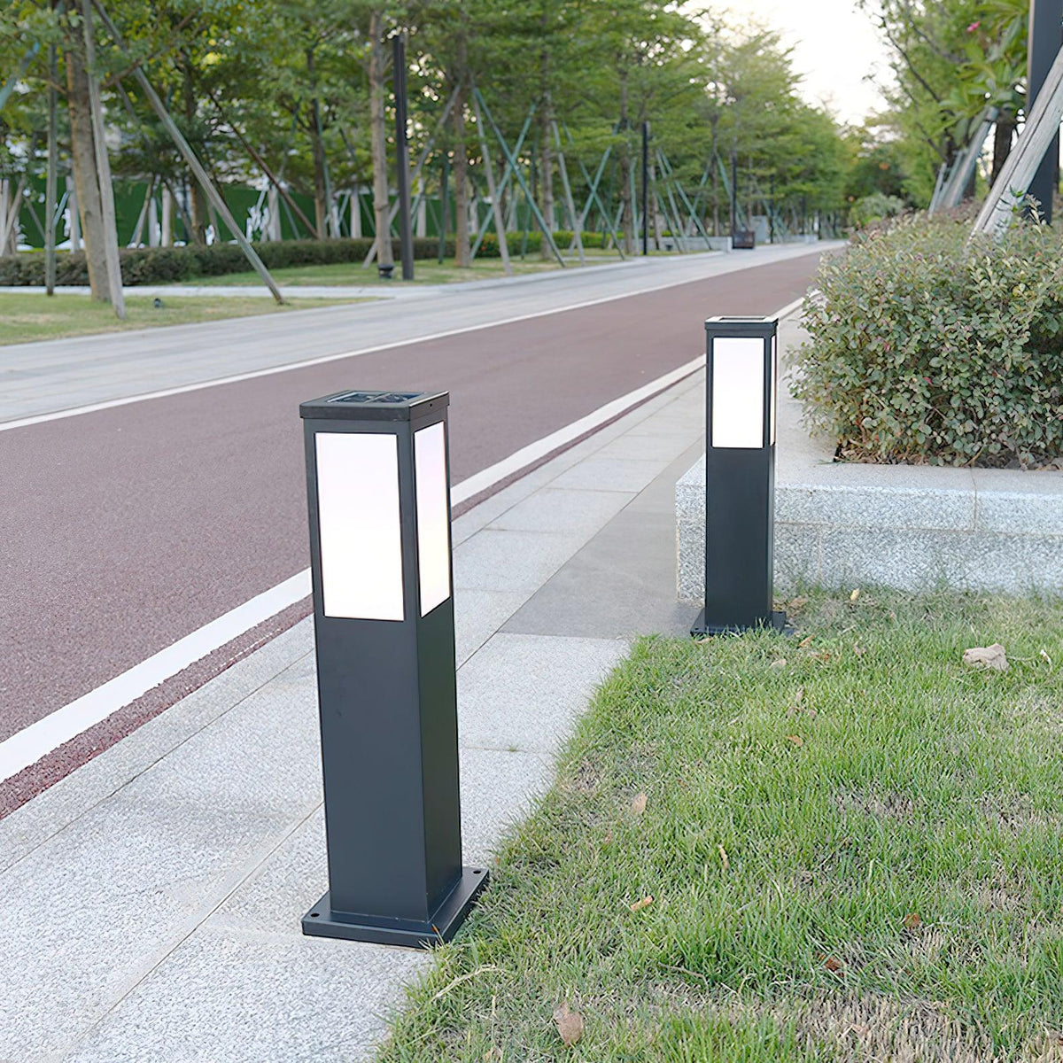 Kuzco Solar Bollard Light – Architectural Outdoor Post Lamp in Black