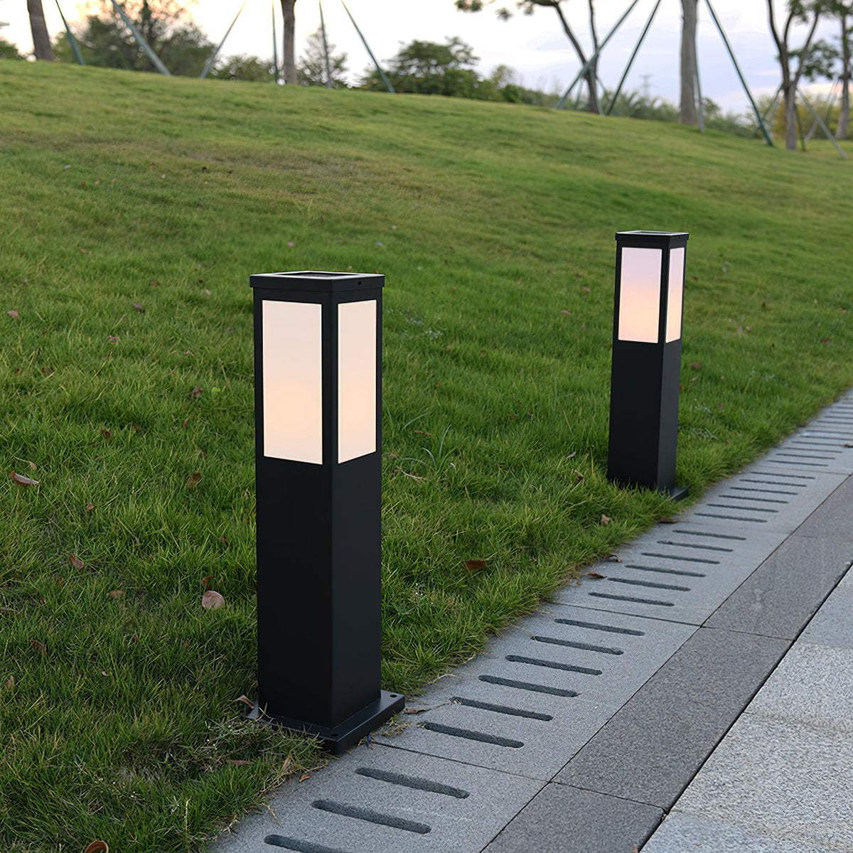 Kuzco Solar Bollard Light – Architectural Outdoor Post Lamp in Black