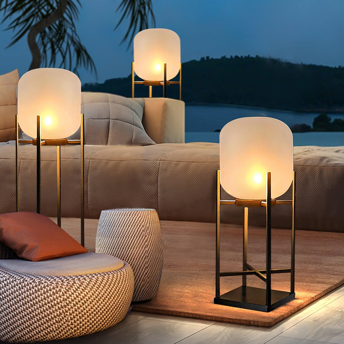 Aurora Lantern Floor Lamp – Modern Outdoor Lighting in Stainless Steel and Glass