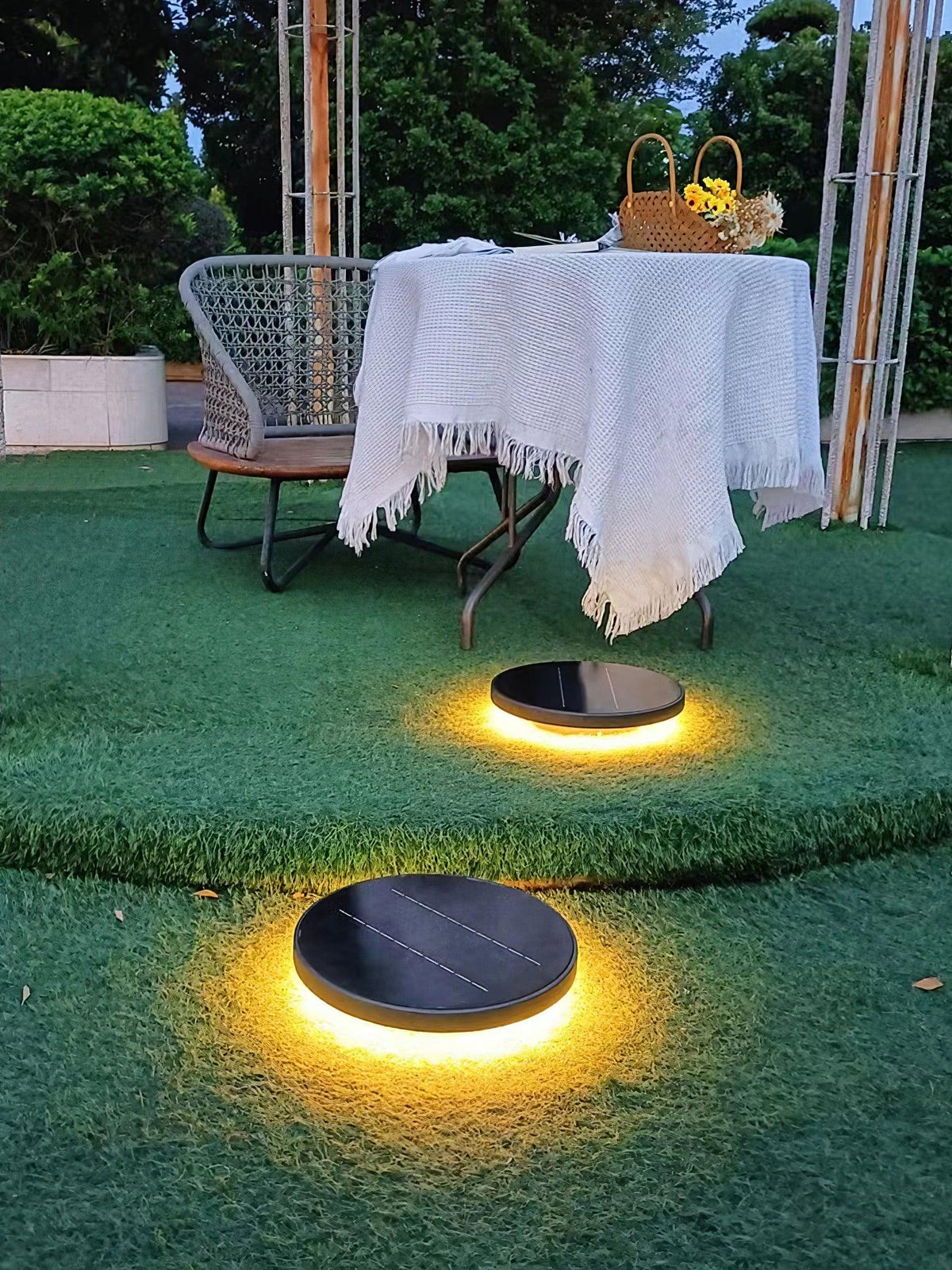 Solar Disc Lawn Light – Matte Black Aluminium Spike Garden Lamp