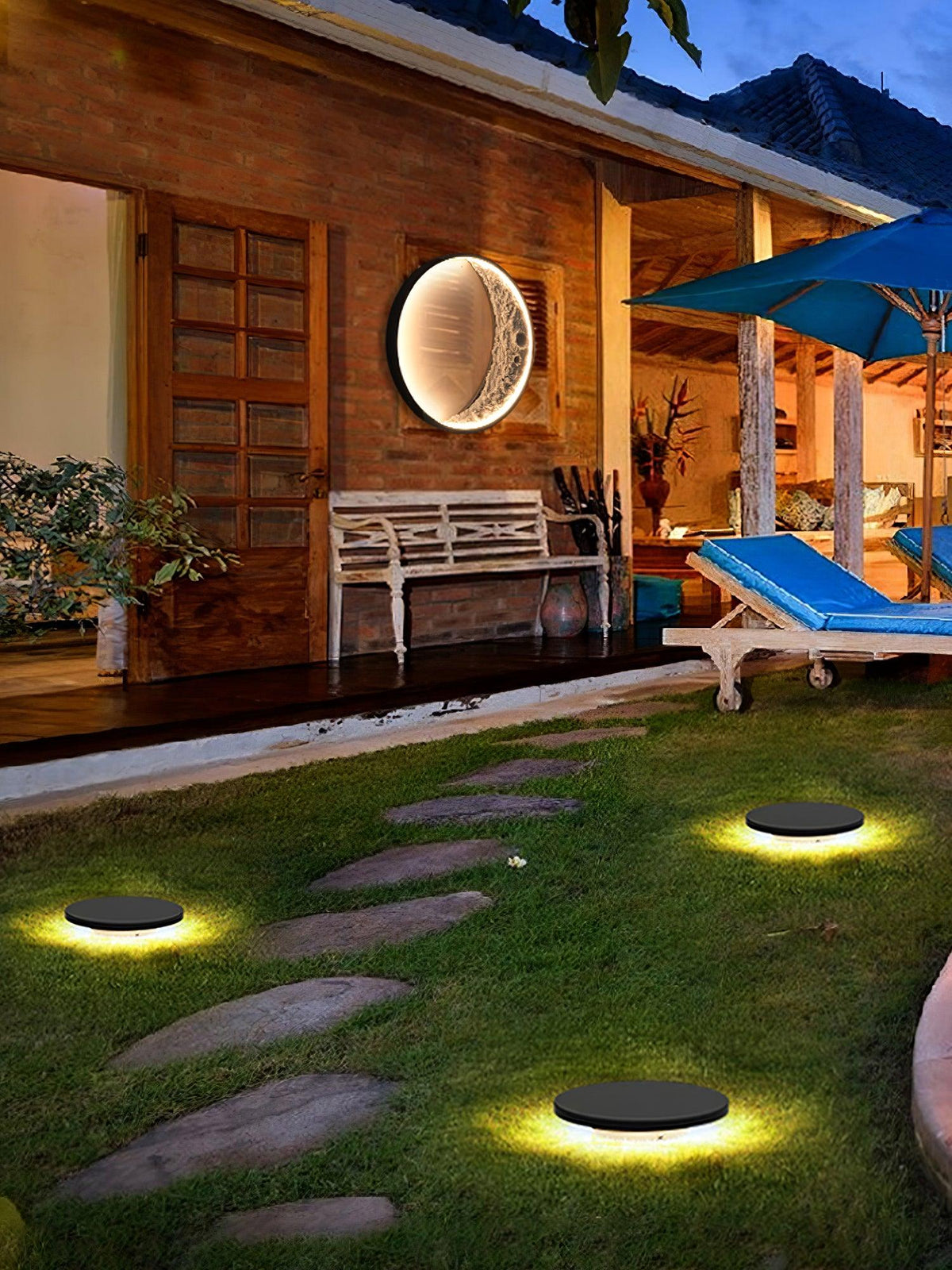 Solar Disc Lawn Light – Matte Black Aluminium Spike Garden Lamp