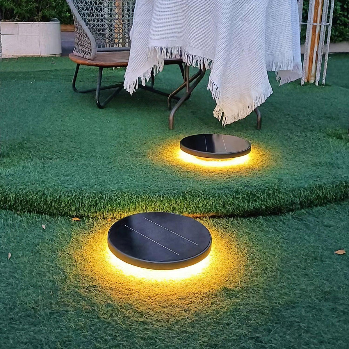 Solar Disc Lawn Light – Matte Black Aluminium Spike Garden Lamp