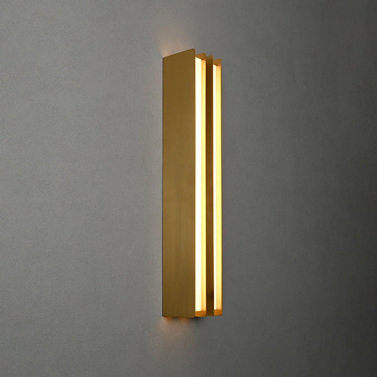 Layered Blade Brass LED Wall Sconce for Modern Interiors