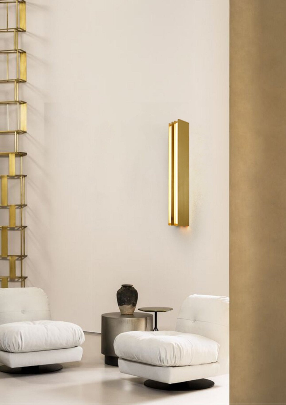 Layered Blade Brass LED Wall Sconce for Modern Interiors
