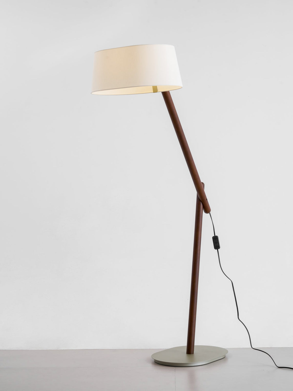lean-pivot-floor-lamp