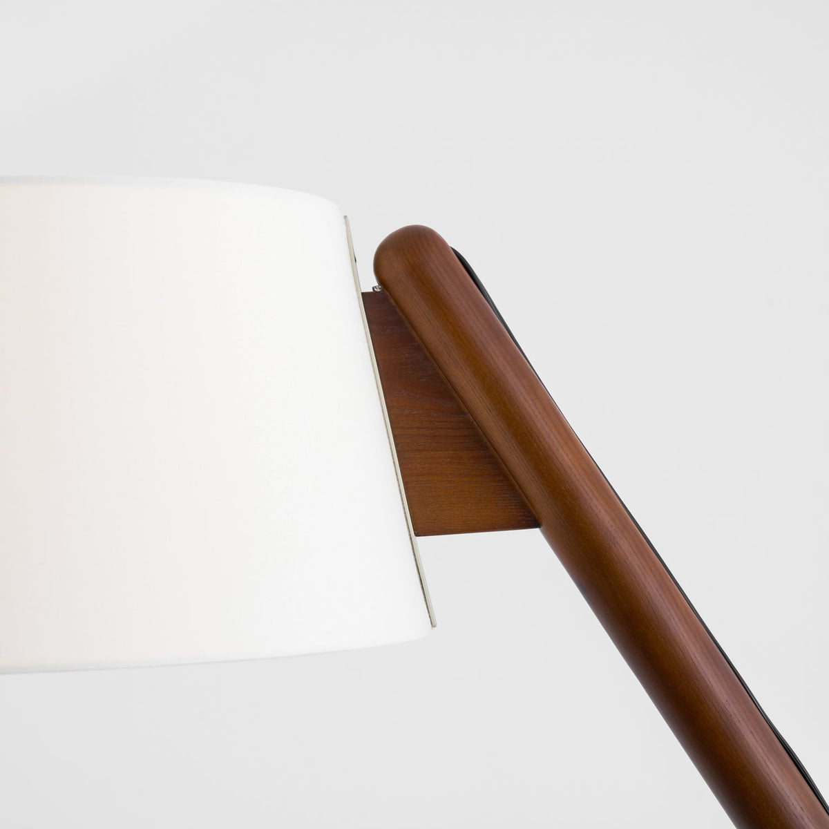 lean-pivot-floor-lamp
