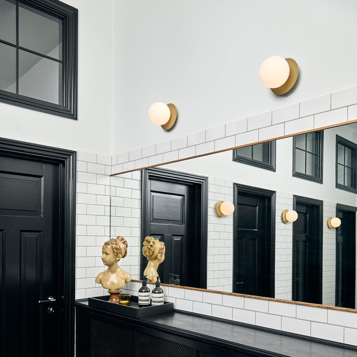 liila-wall-lamp