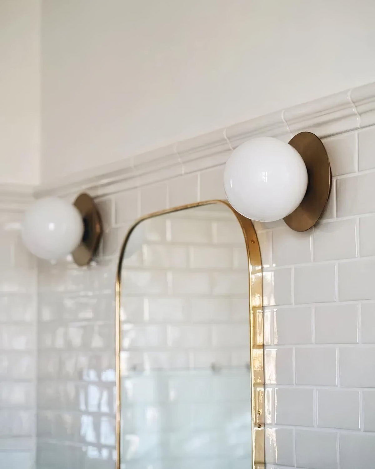 liila-wall-lamp