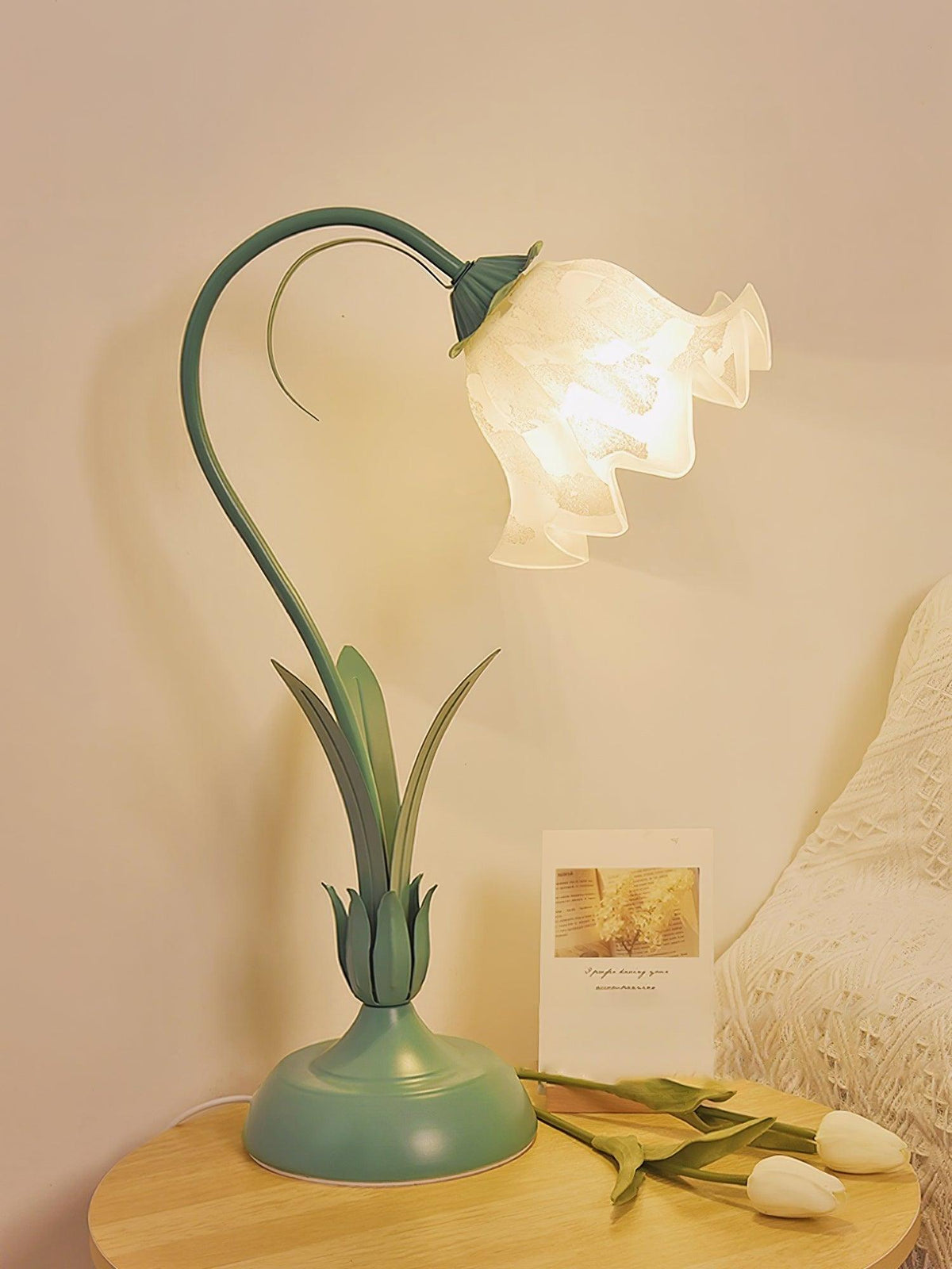 lily-of-the-valley-table-lamp