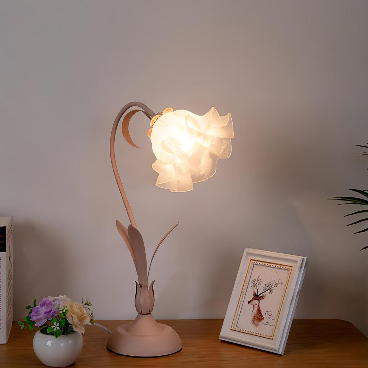 lily-of-the-valley-table-lamp