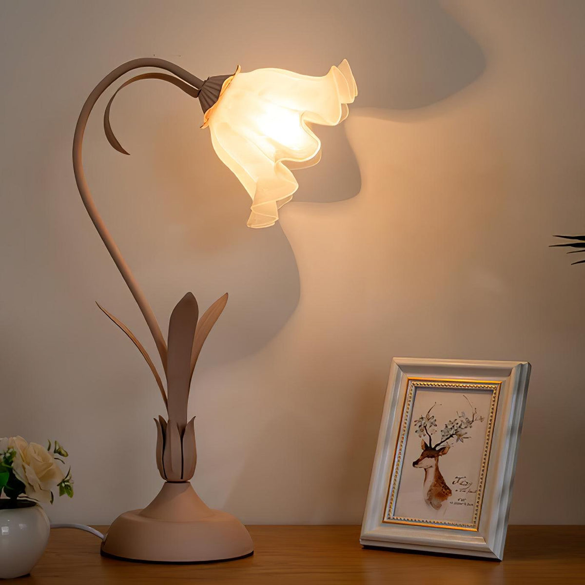 lily-of-the-valley-table-lamp
