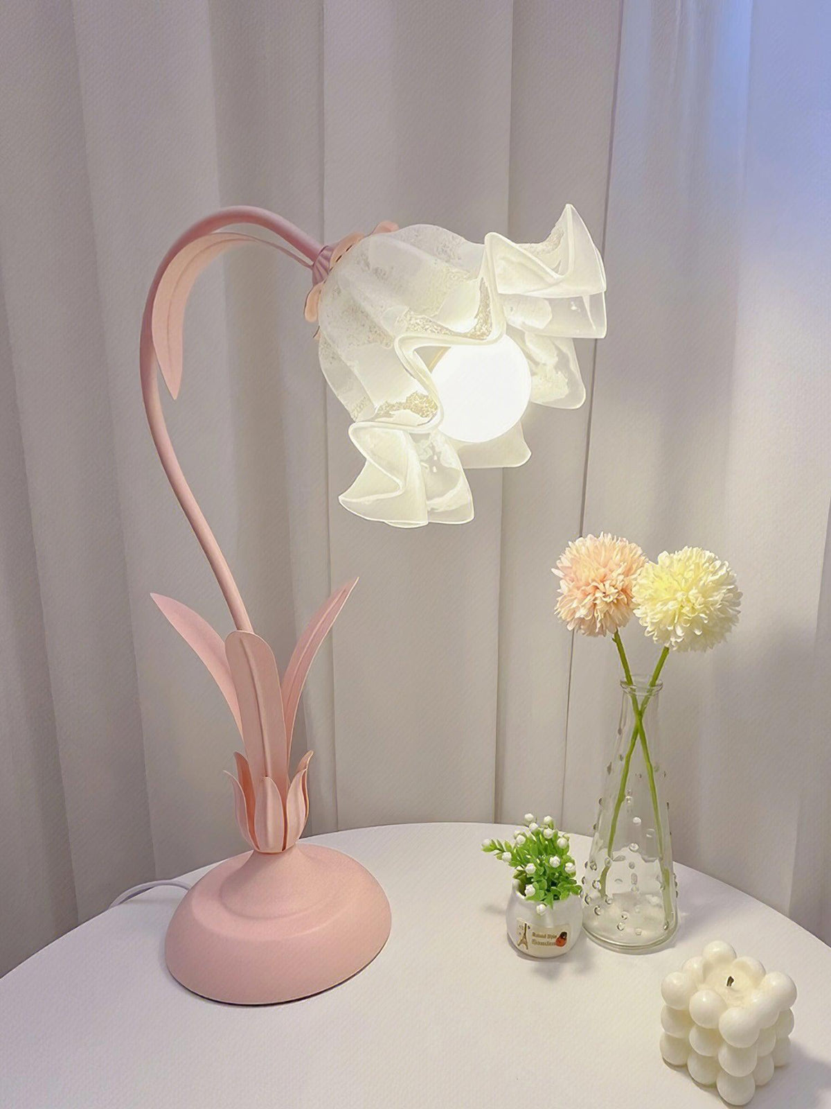 lily-of-the-valley-table-lamp
