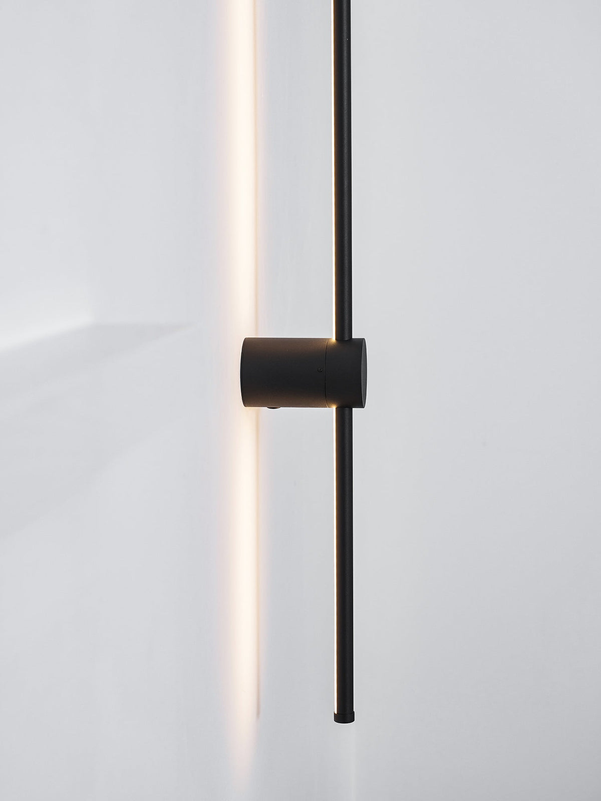 Linear LED Rechargeable Wall Sconce – Modern Minimalist Ambient Lighting